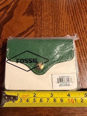 Fossil Green Textured Snap Card Case